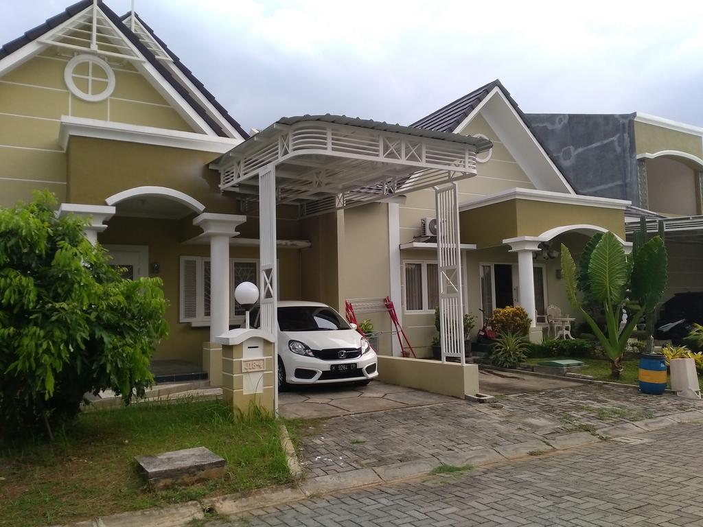 Jasmine Park Guest House Semarang Exterior foto