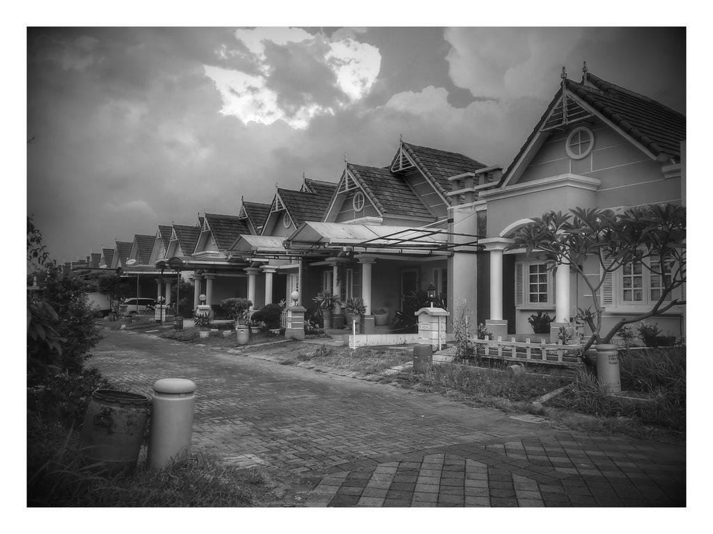 Jasmine Park Guest House Semarang Exterior foto
