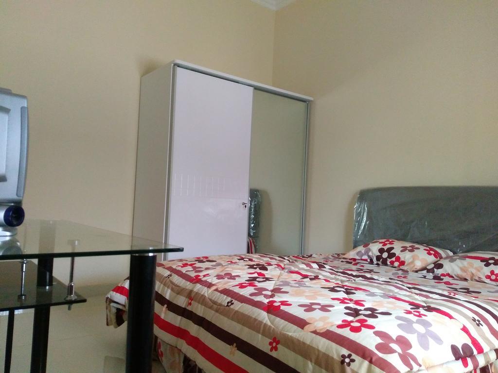 Jasmine Park Guest House Semarang Exterior foto