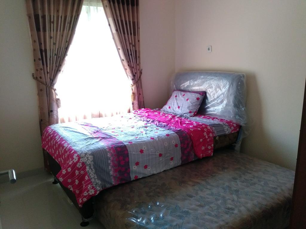 Jasmine Park Guest House Semarang Exterior foto