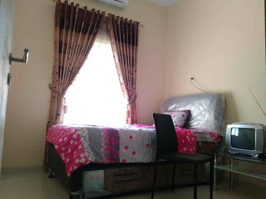 Jasmine Park Guest House Semarang Exterior foto