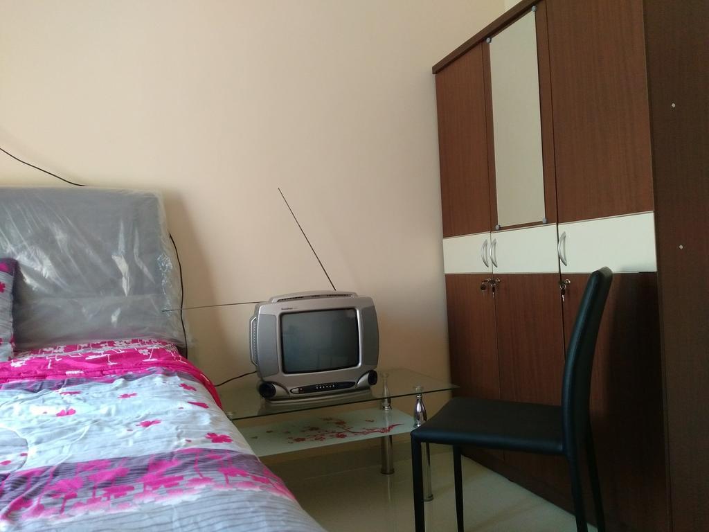 Jasmine Park Guest House Semarang Exterior foto
