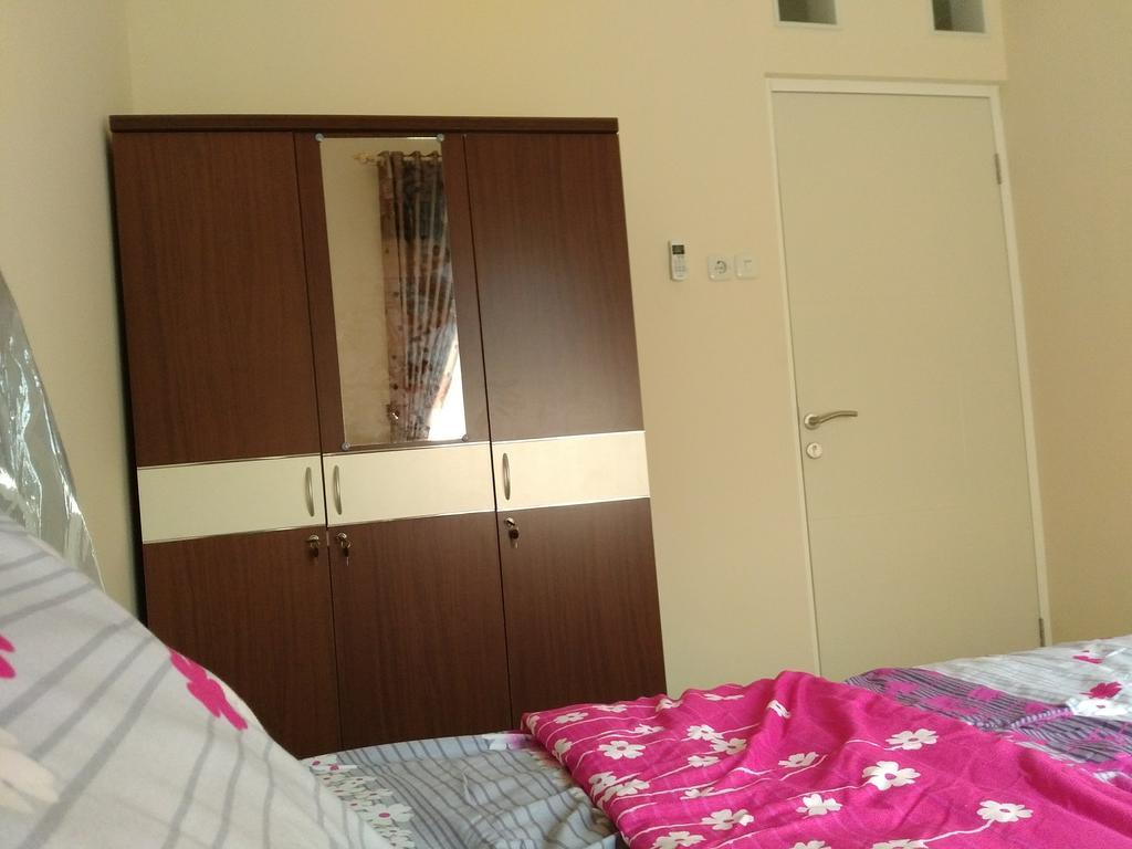 Jasmine Park Guest House Semarang Exterior foto