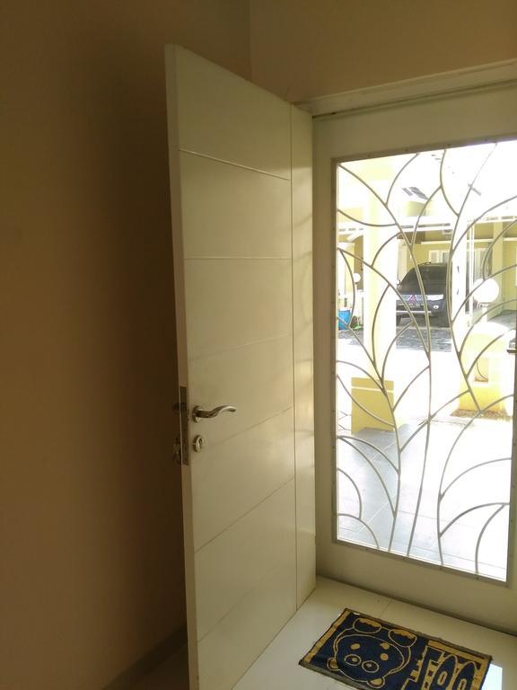 Jasmine Park Guest House Semarang Exterior foto