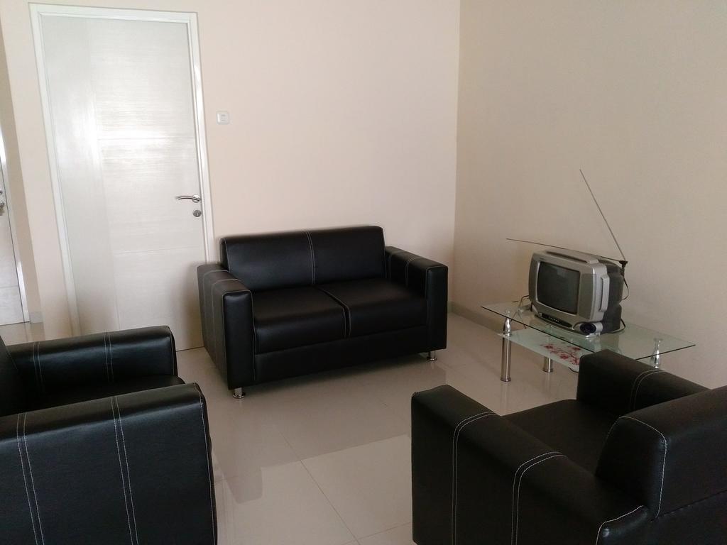 Jasmine Park Guest House Semarang Exterior foto