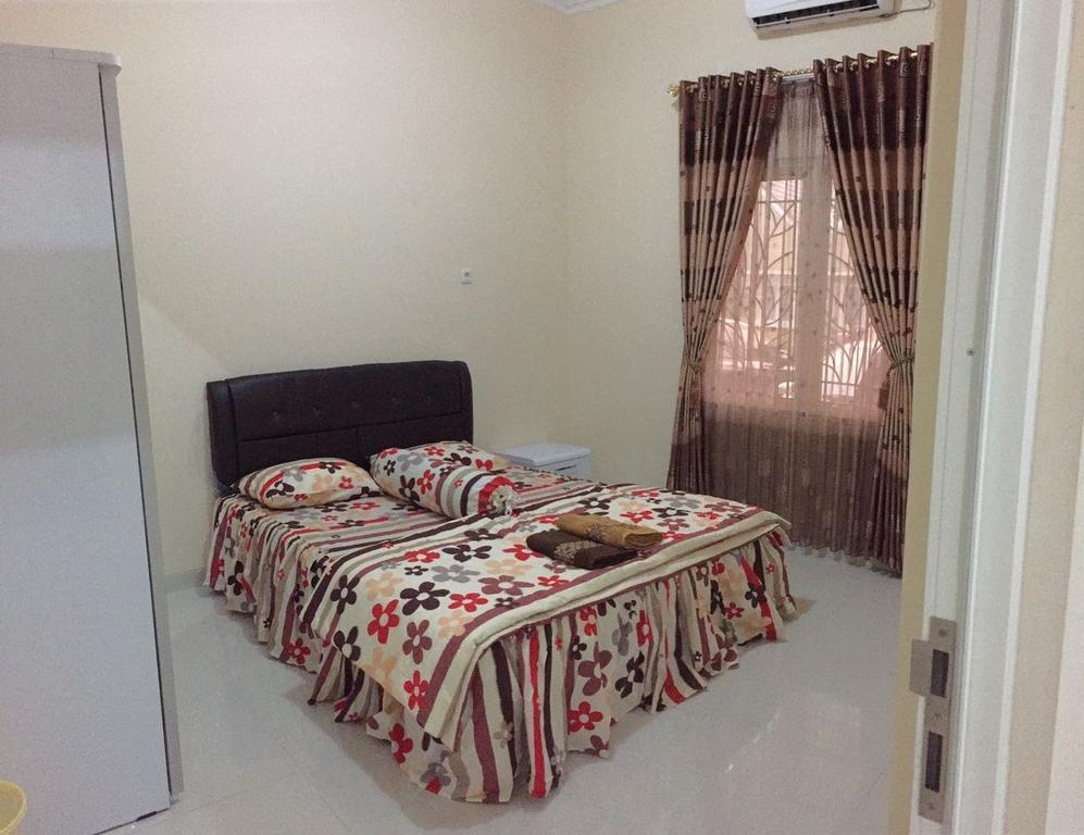 Jasmine Park Guest House Semarang Exterior foto